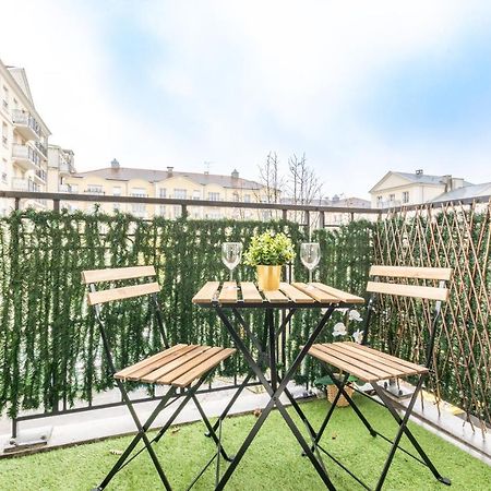 Mindset For 7 - Fairytale Factory Apartment Bussy-Saint-Georges Bagian luar foto