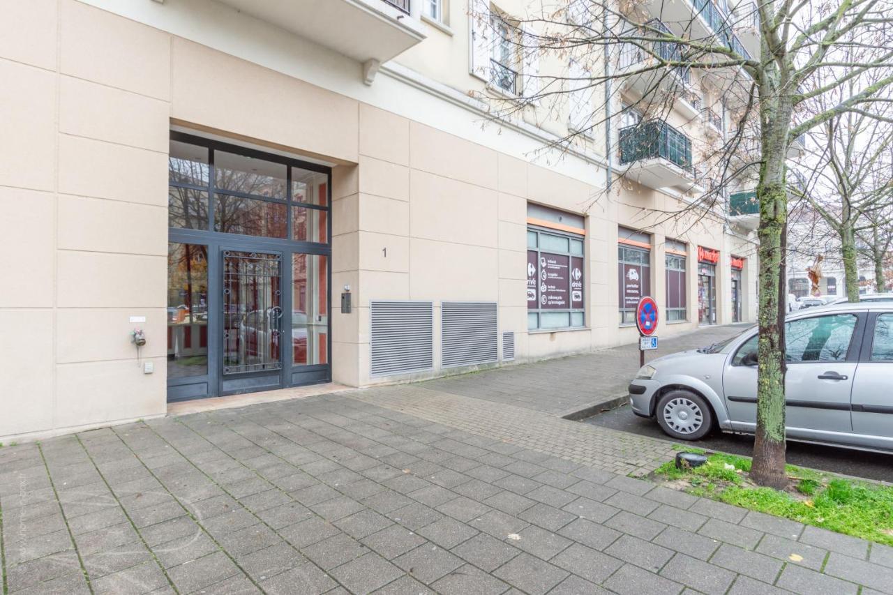 Mindset For 7 - Fairytale Factory Apartment Bussy-Saint-Georges Bagian luar foto